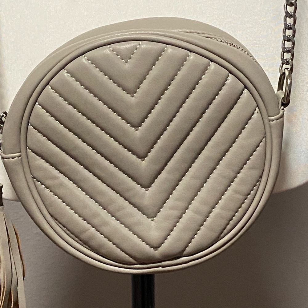Elegant Light Gray Crossbody Bag - Picture 2 of 8